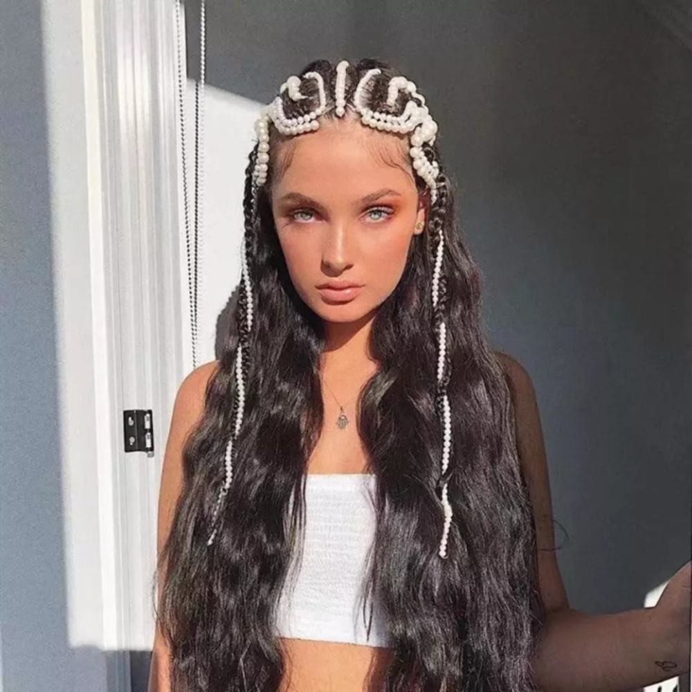 Hair decoration with pearls